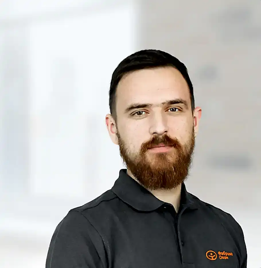 Менеджер заказа Максим Завьялов