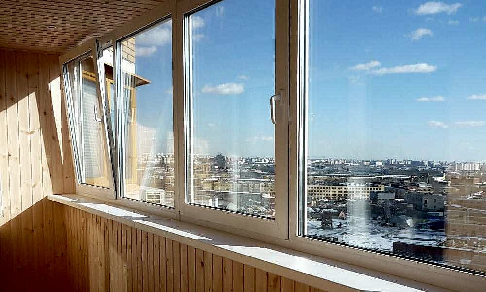 Теплое остекление балкона и отделка панелями без утепления
