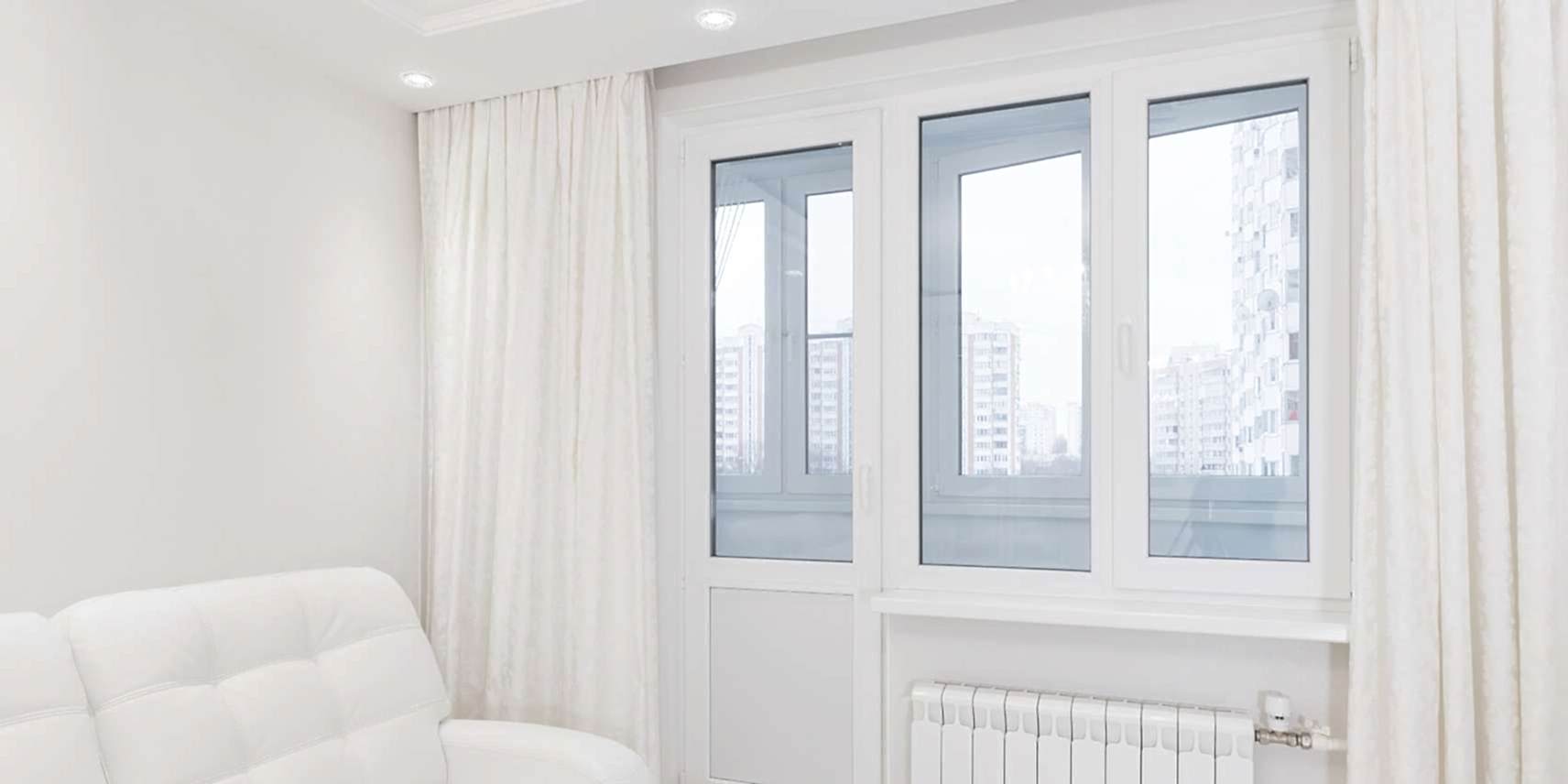 балконный блок с глухой и поворотной створками