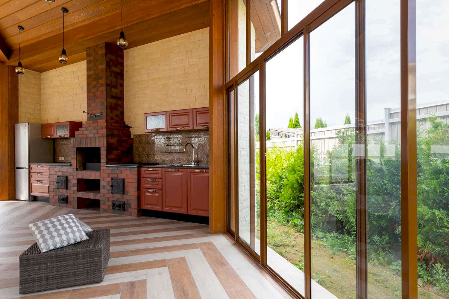 Панорамное остекление летней кухни