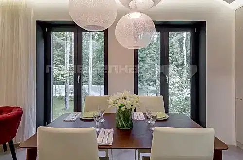 Кухня с согнутым потолком 