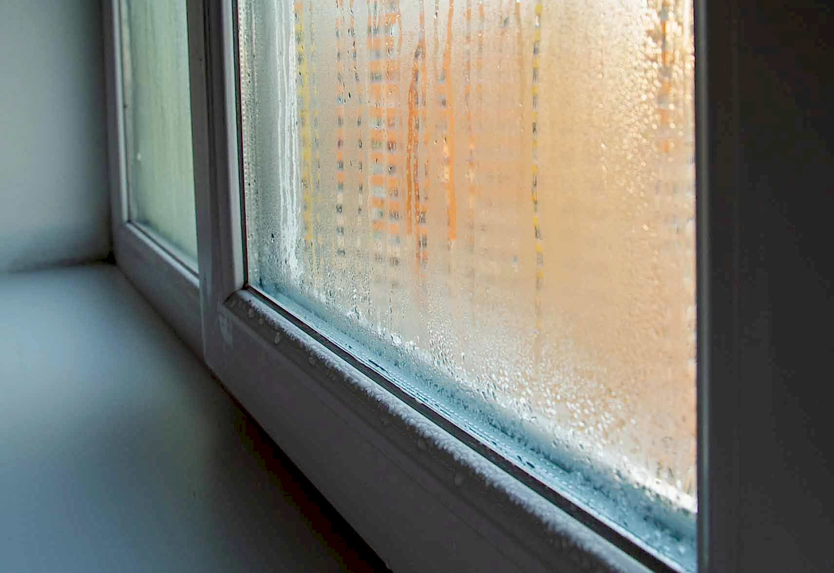 Конденсат на окнах - почему появляется и как бороться - 1 Конденсат на окнах - почему появляется и как бороться - 1