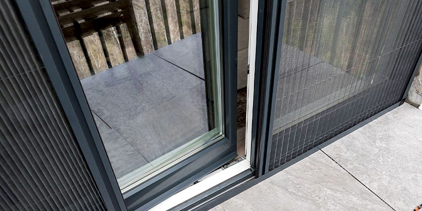 Как защитить питомца от падения из окна: сетка «Антикошка  - 4