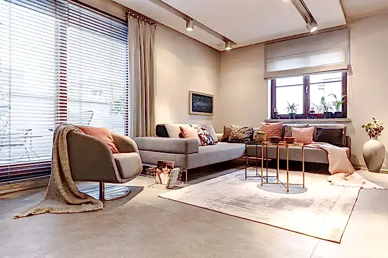 Интерьер с рольшторами